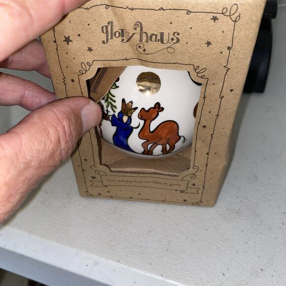 Glory Haus O Come Let Us Adore Him Glass Christmas Ornament - Picture 3 of 3